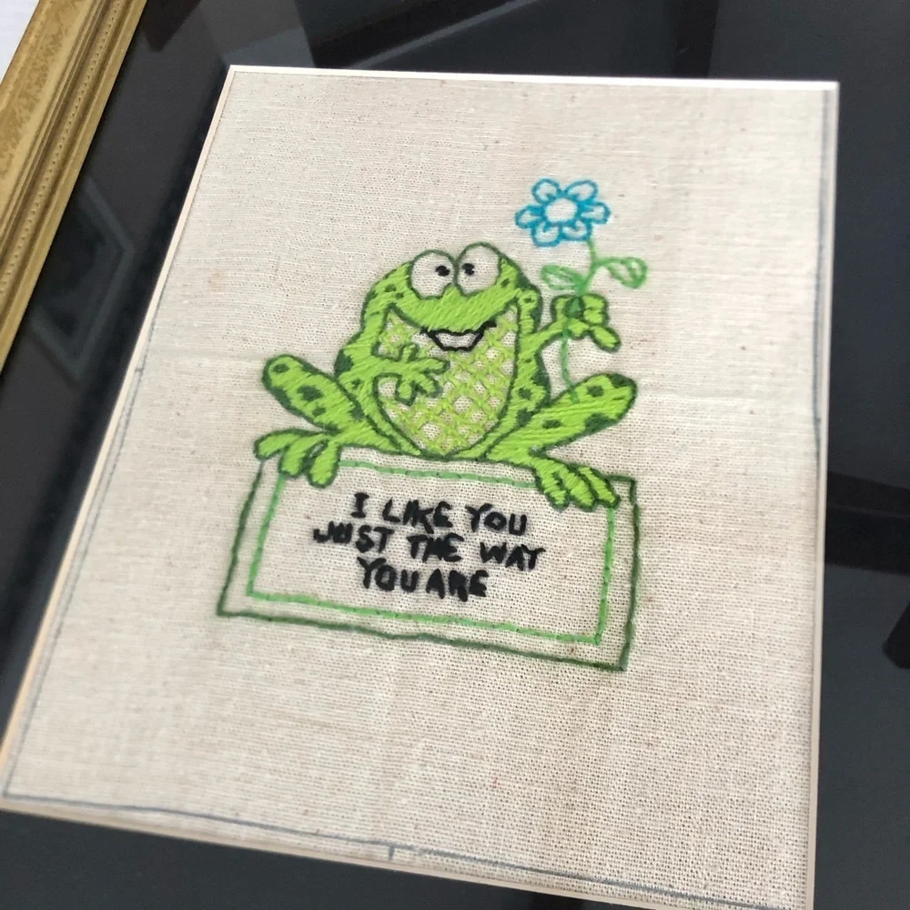 Vtg Frog Embroidery Art with Gold Frame - Picture 3 of 13